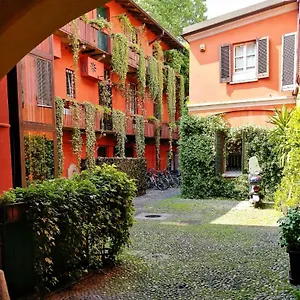 Appartamento Alzaia Naviglio Grande, Milano